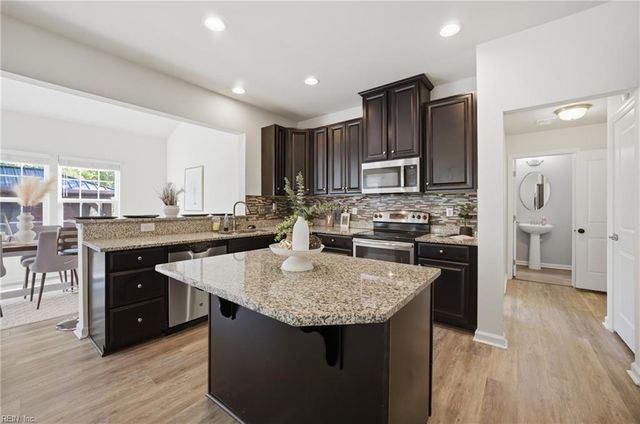 1617 Banff CT, Chesapeake, VA 23320