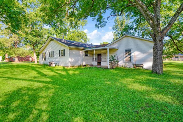 215 2nd Street NE, Detroit, TX 75436