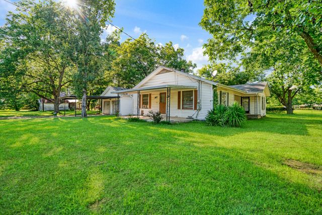 215 2nd Street NE, Detroit, TX 75436