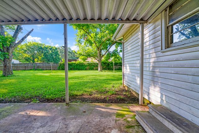 215 2nd Street NE, Detroit, TX 75436