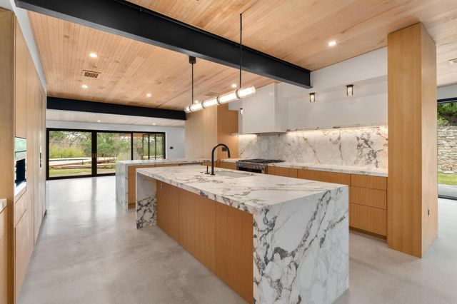 100 Redbud TRL, West Lake Hills, TX 78746