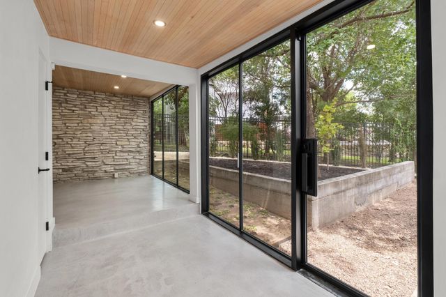100 Redbud TRL, West Lake Hills, TX 78746