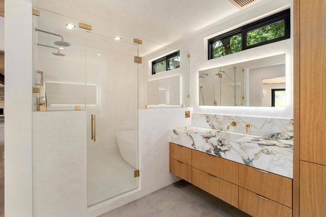 100 Redbud TRL, West Lake Hills, TX 78746