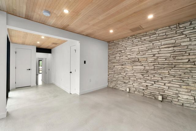 100 Redbud TRL, West Lake Hills, TX 78746