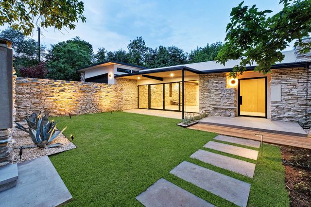 100 Redbud TRL, West Lake Hills, TX 78746