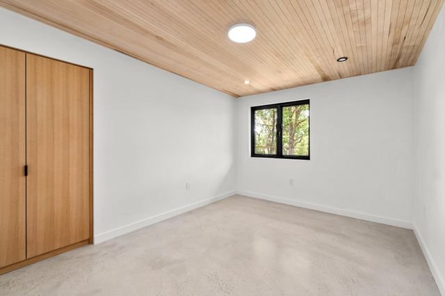 100 Redbud TRL, West Lake Hills, TX 78746