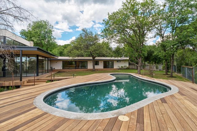 100 Redbud TRL, West Lake Hills, TX 78746