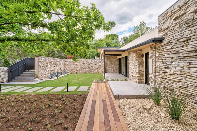 100 Redbud TRL, West Lake Hills, TX 78746