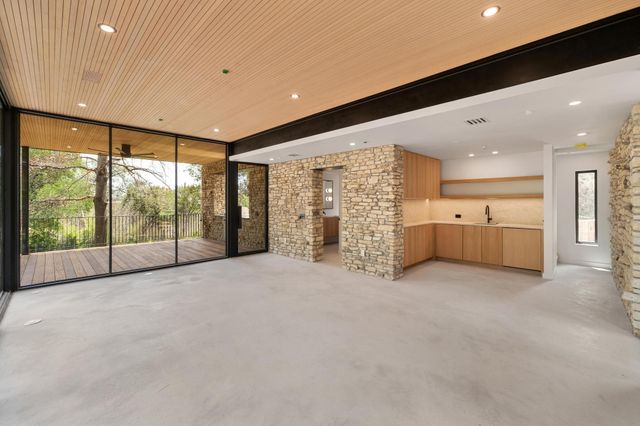 100 Redbud TRL, West Lake Hills, TX 78746