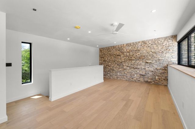 100 Redbud TRL, West Lake Hills, TX 78746