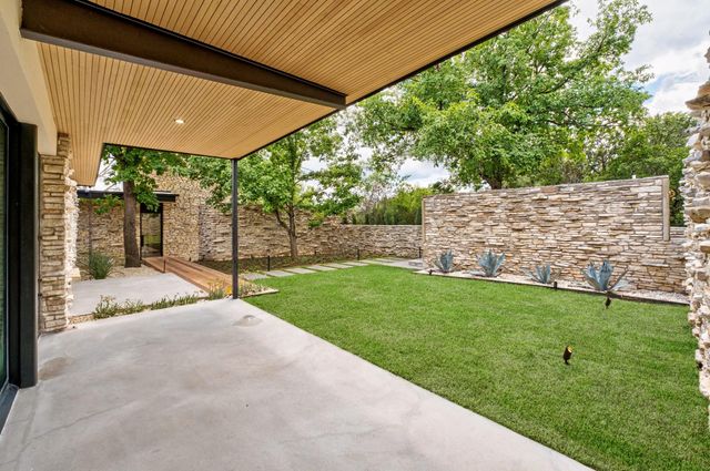 100 Redbud TRL, West Lake Hills, TX 78746