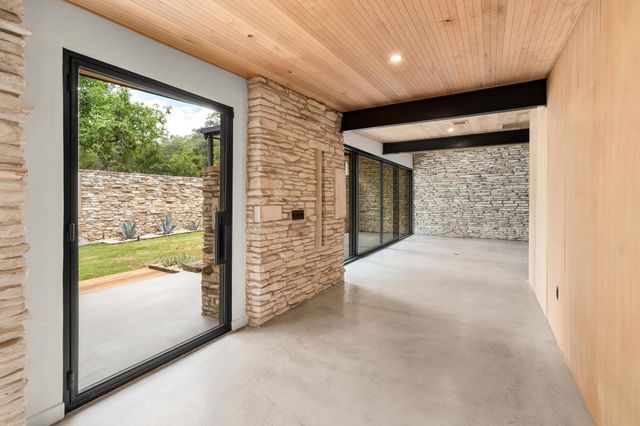 100 Redbud TRL, West Lake Hills, TX 78746