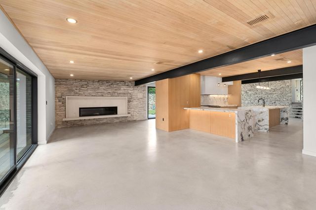 100 Redbud TRL, West Lake Hills, TX 78746
