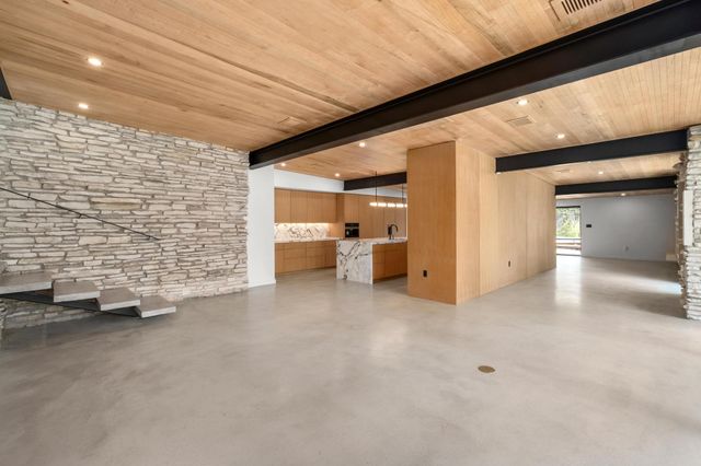 100 Redbud TRL, West Lake Hills, TX 78746