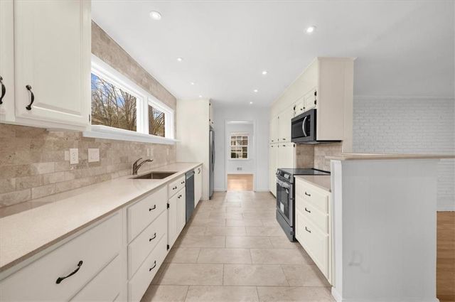 4890 High Point Road, Sandy Springs, GA 30342