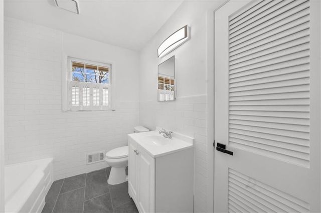 4890 High Point Road, Sandy Springs, GA 30342