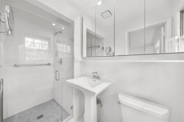 4890 High Point Road, Sandy Springs, GA 30342