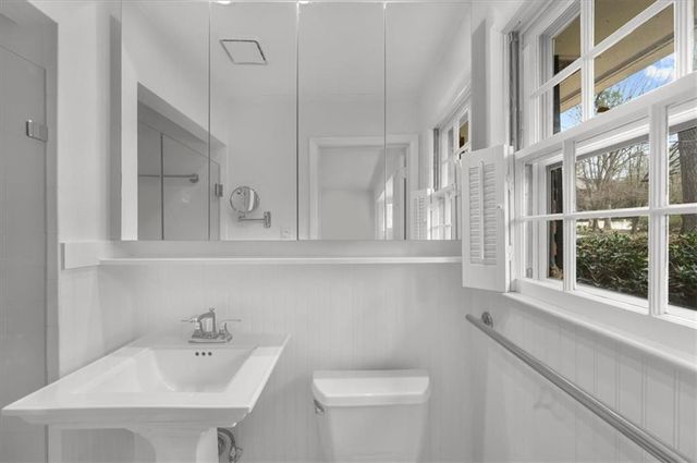 4890 High Point Road, Sandy Springs, GA 30342