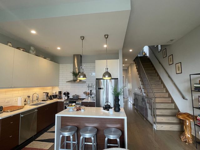 2848 N DAMEN Avenue 3, Chicago, IL 60618