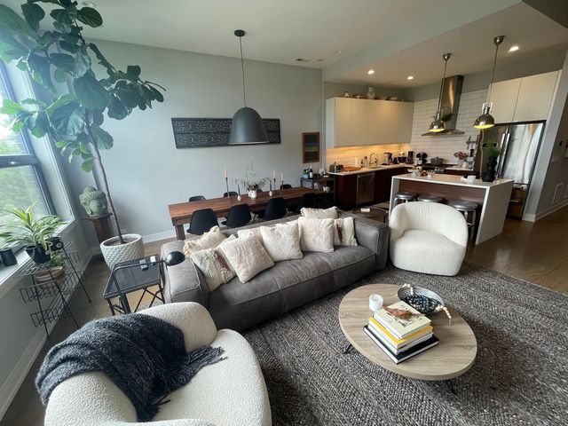 2848 N DAMEN Avenue 3, Chicago, IL 60618