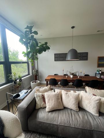 2848 N DAMEN Avenue 3, Chicago, IL 60618