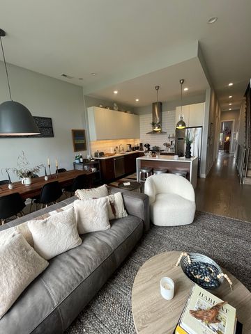 2848 N DAMEN Avenue 3, Chicago, IL 60618