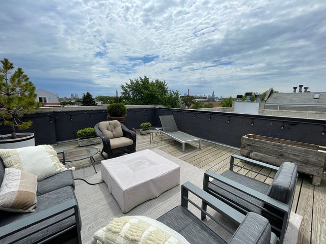 2848 N DAMEN Avenue 3, Chicago, IL 60618