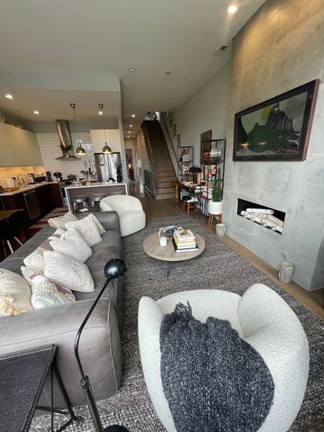 2848 N DAMEN Avenue 3, Chicago, IL 60618