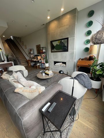 2848 N DAMEN Avenue 3, Chicago, IL 60618