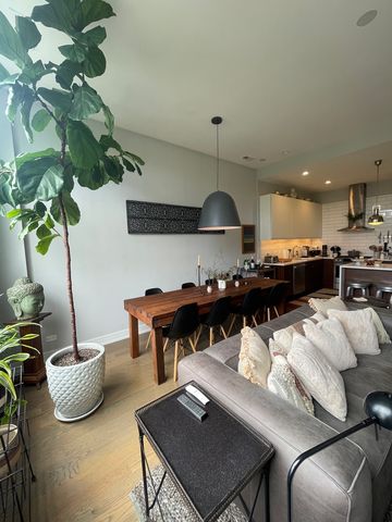 2848 N DAMEN Avenue 3, Chicago, IL 60618