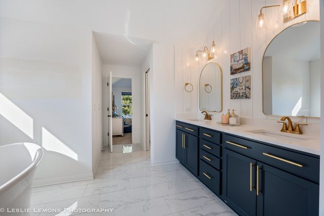 315 White Pines Lane, Oswego, IL 60543