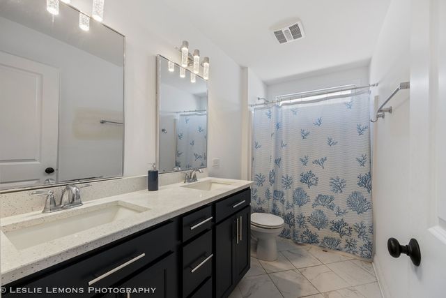 315 White Pines Lane, Oswego, IL 60543