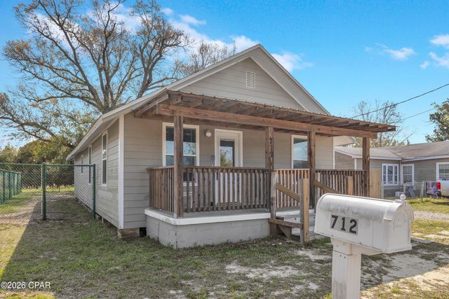 712 College Avenue, Panama City, FL 32401
