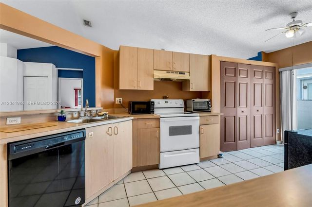 220 NW 207th Way, Pembroke Pines, FL 33029