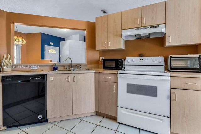 220 NW 207th Way, Pembroke Pines, FL 33029
