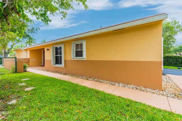 220 NW 207th Way, Pembroke Pines, FL 33029