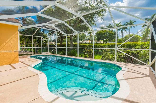 220 NW 207th Way, Pembroke Pines, FL 33029