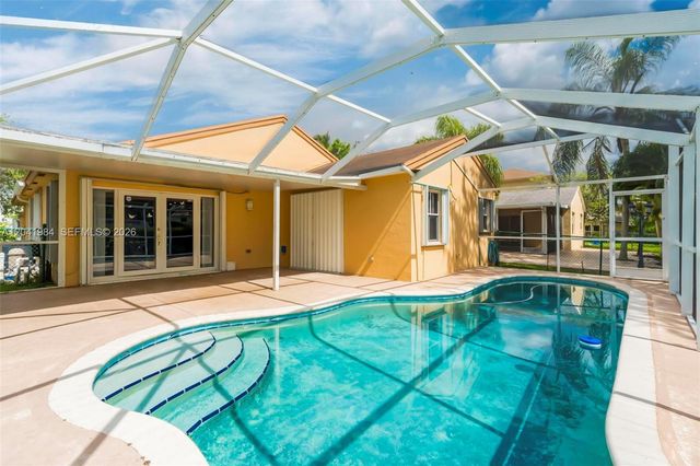 220 NW 207th Way, Pembroke Pines, FL 33029