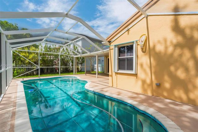 220 NW 207th Way, Pembroke Pines, FL 33029