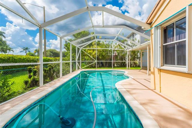 220 NW 207th Way, Pembroke Pines, FL 33029