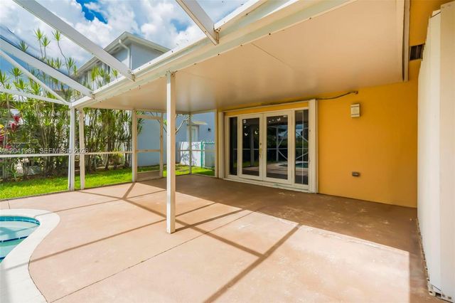 220 NW 207th Way, Pembroke Pines, FL 33029