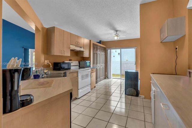 220 NW 207th Way, Pembroke Pines, FL 33029