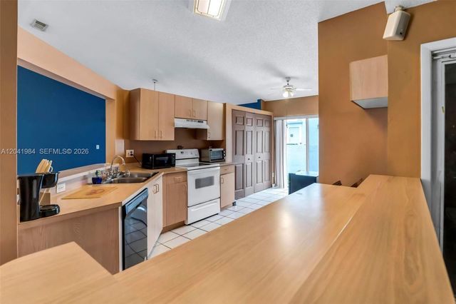 220 NW 207th Way, Pembroke Pines, FL 33029