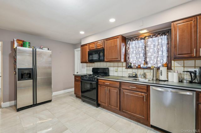 19 Tanneyanns Lane, West Haverstraw, NY 10993