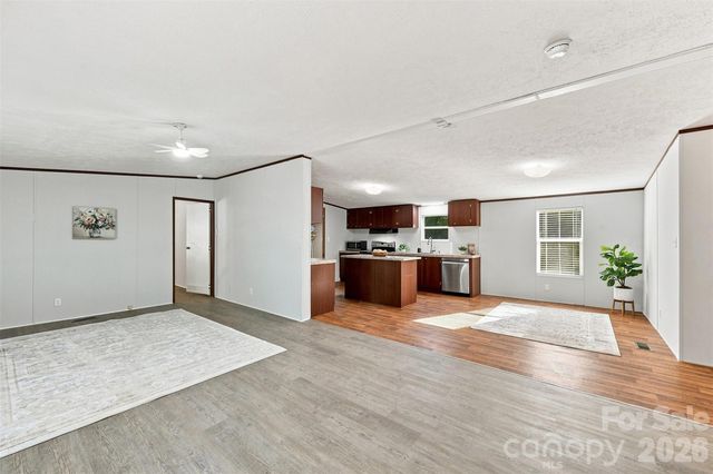 4782 29th Street Drive NE, Hickory, NC 28601