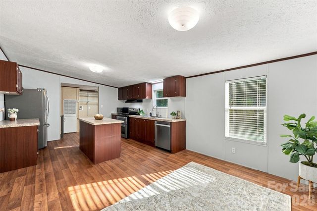 4782 29th Street Drive NE, Hickory, NC 28601