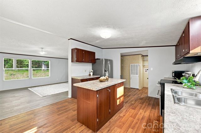 4782 29th Street Drive NE, Hickory, NC 28601