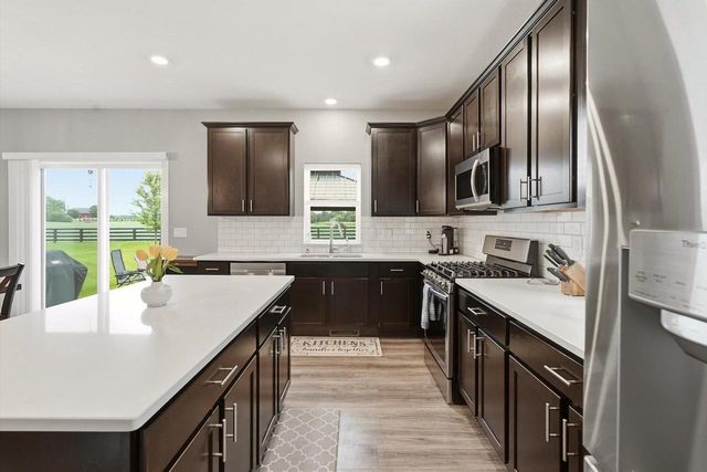 1431 Rosewood PASS, Oconomowoc, WI 53066