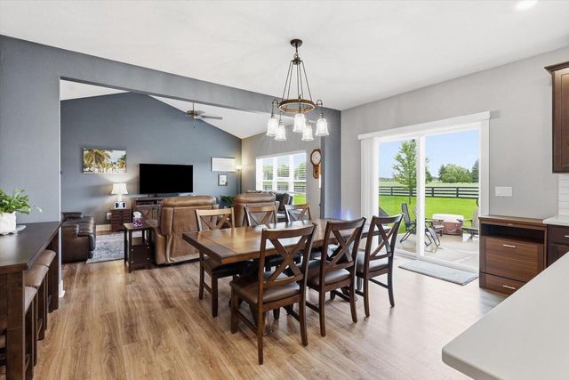1431 Rosewood PASS, Oconomowoc, WI 53066