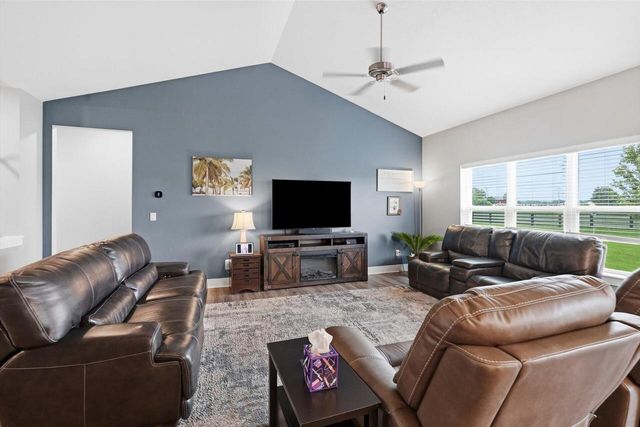 1431 Rosewood PASS, Oconomowoc, WI 53066